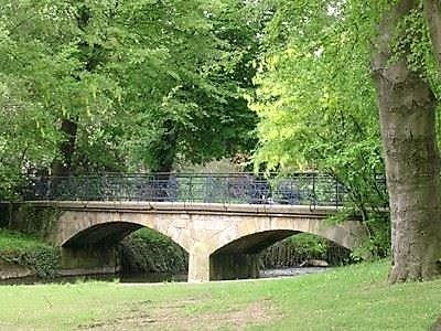 die Aue Brücke im Kurpark