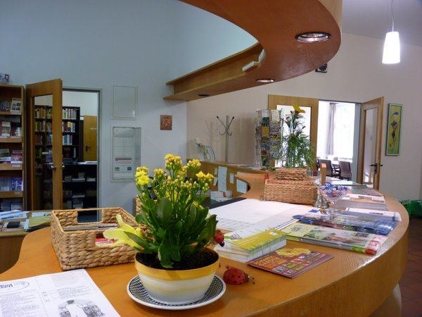 Am Tresen der  Tourist Info