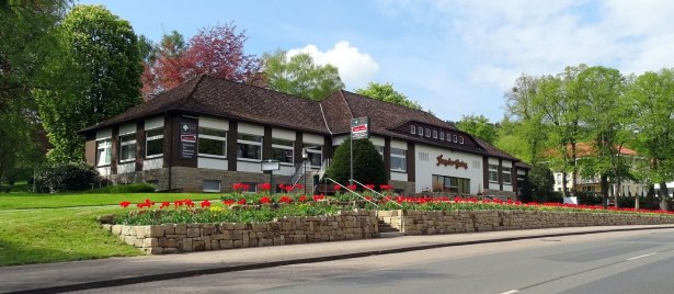 Haus des Gastes von der Strasse aus 