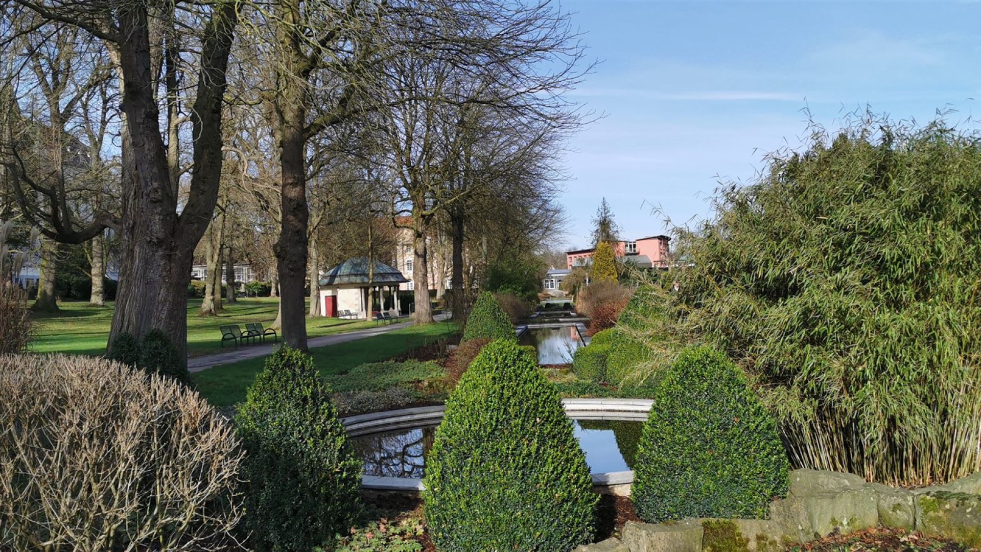 Wasserspiele und Bunnen 