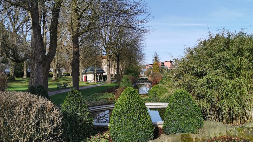 Wasserspiele und Bunnen 